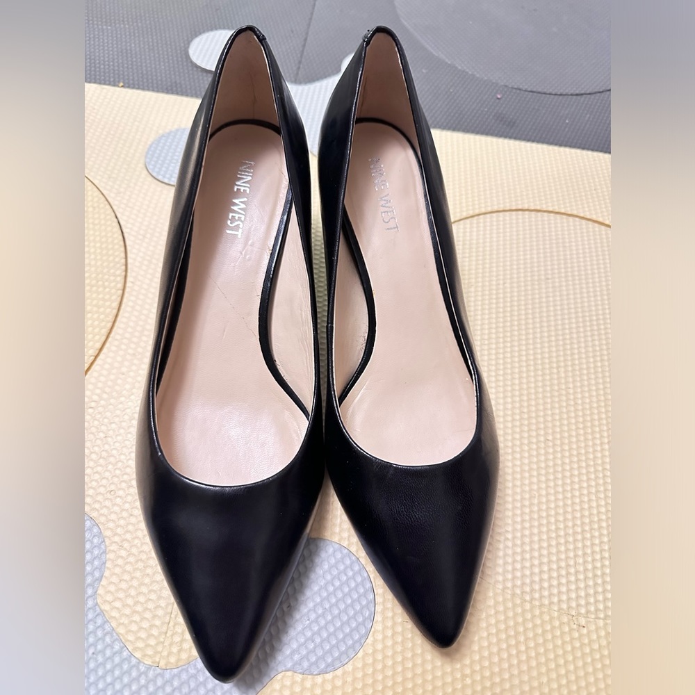 Nine West pumps with small kitten heel. Black. Size 7.5
